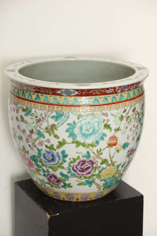 20th Century A PORCELAIN FISH BOWL. CHINESE, 20th CENTURY For Sale