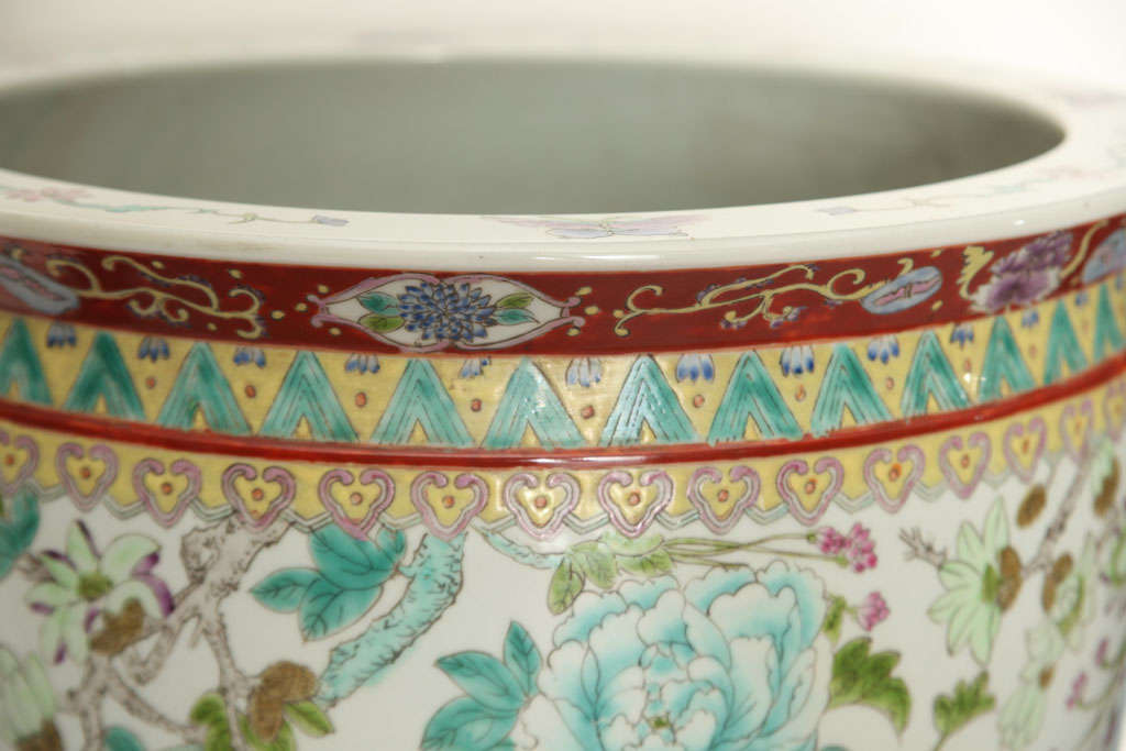 A PORCELAIN FISH BOWL. CHINESE, 20th CENTURY For Sale 1