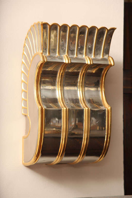 One Cast Bronze Art Deco Wall Sconce In Good Condition For Sale In Bridgewater, CT