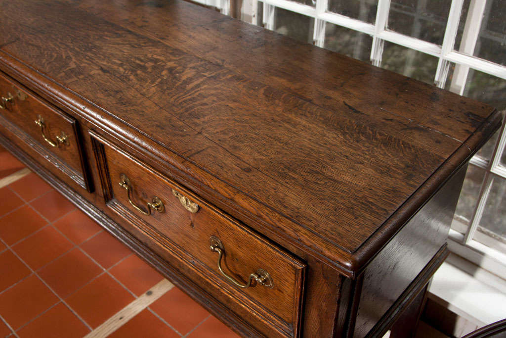 English Oak Server / Huntboard In Excellent Condition In Woodbury, CT