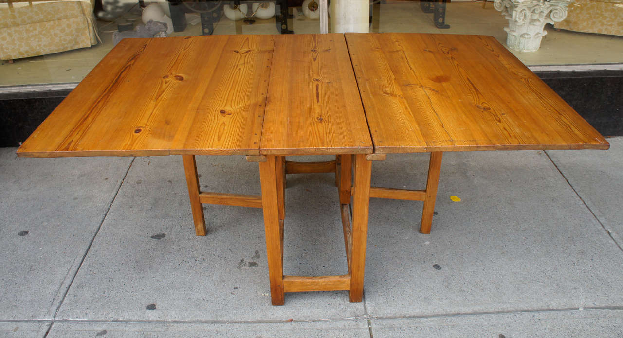 19th Century Swedish Pine Gateleg Table In Good Condition In Hudson, NY