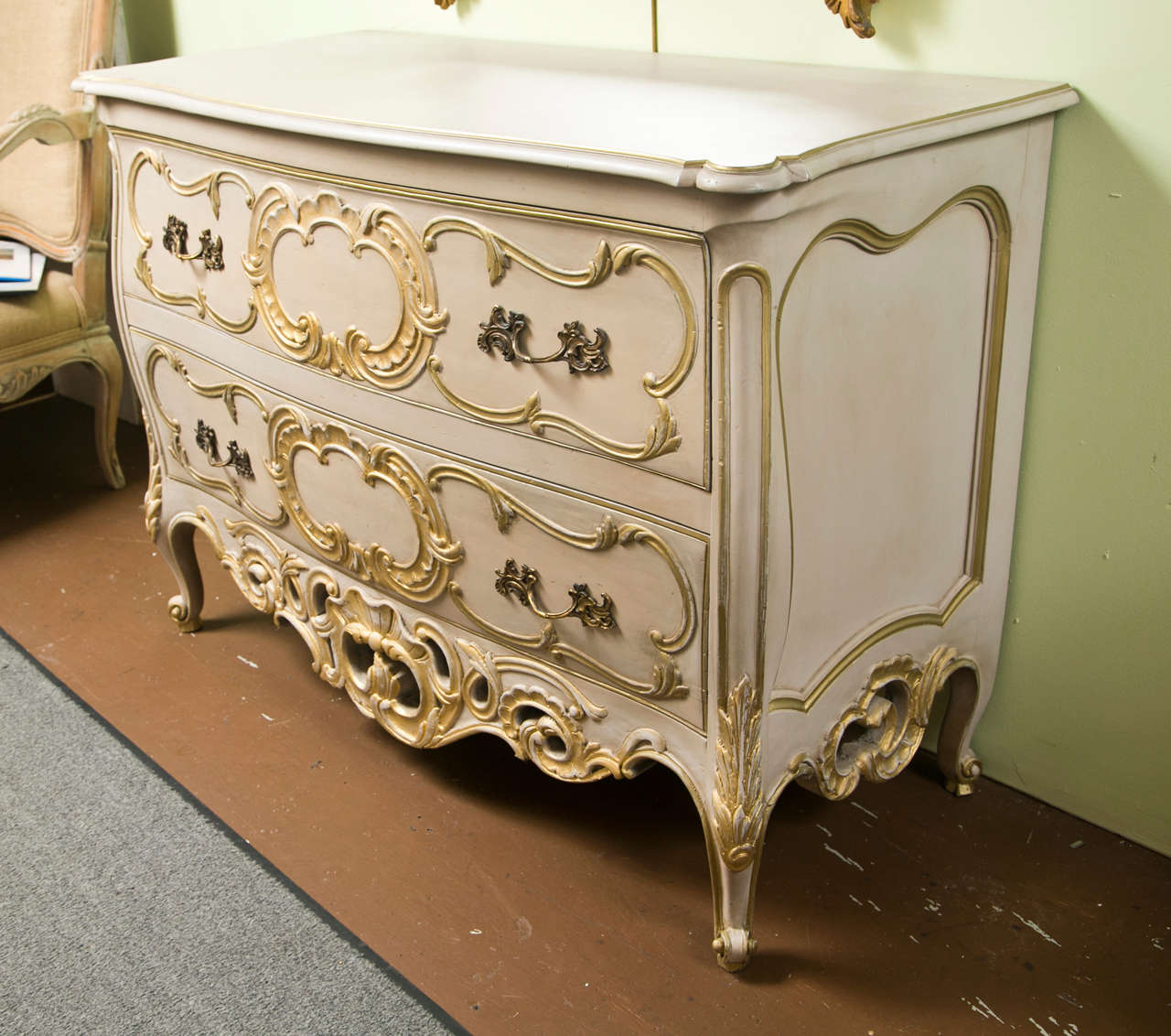 French Bombe Commode Creme Peinte And Parcel Gilt For Sale 3