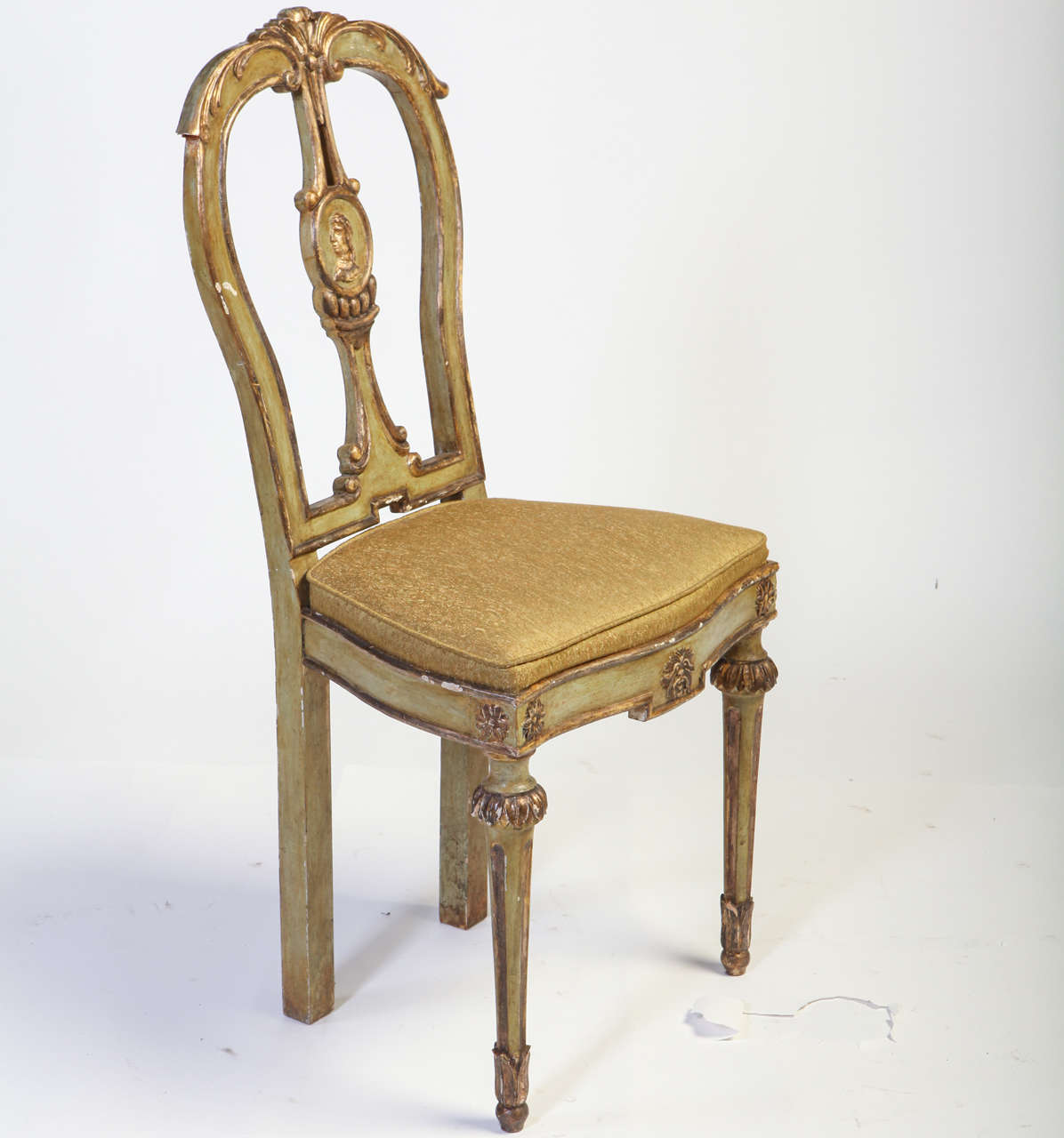 A fine set of 8  Italian painted and parcel-gilt  18'century Chairs