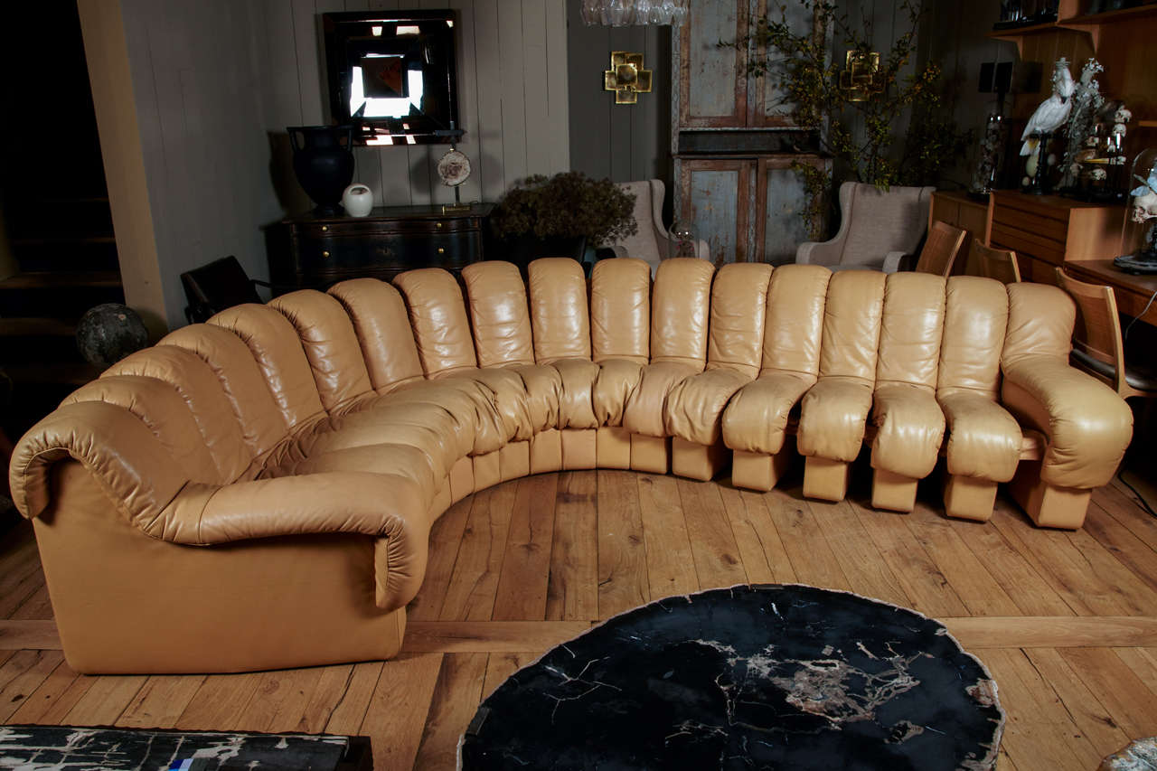 Endless sofa from DeSede model DS600 also called 'Snake' sofa. This sectional sofa contains 19 pieces in an, all leather, elegant cream color . This modular sofa was designed by Ueli Berger for De Sede. The sections are all connected by a zipper and