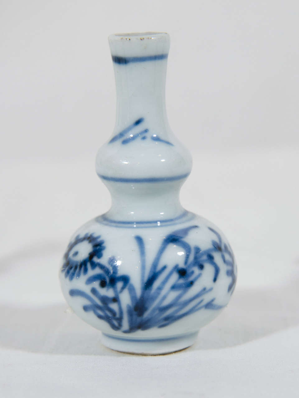 Chinese Blue and White Porcelain, Five-Piece Miniature Garniture 1