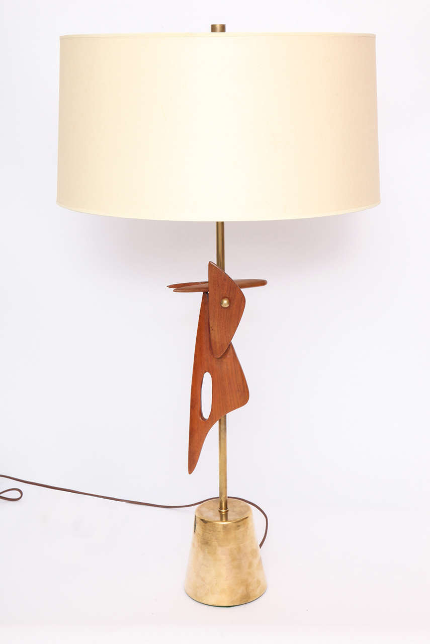 Mid-Century Modern Table Lamp Mid Century Modern Sculptural Amorphic wood and brass For Sale