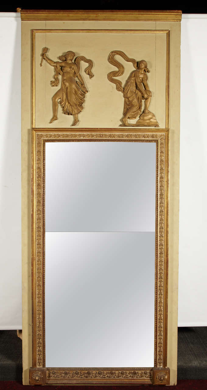 Gold and cream lacquered mirror with figures neoclassical in plaster, with mercury mirror.