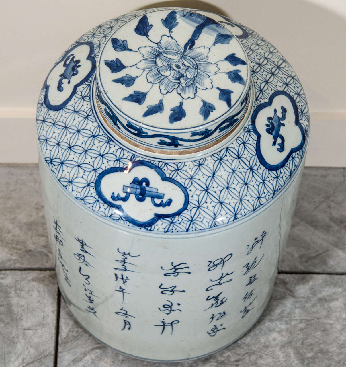 Large Antique Chinese Porcelain Tea Container 1