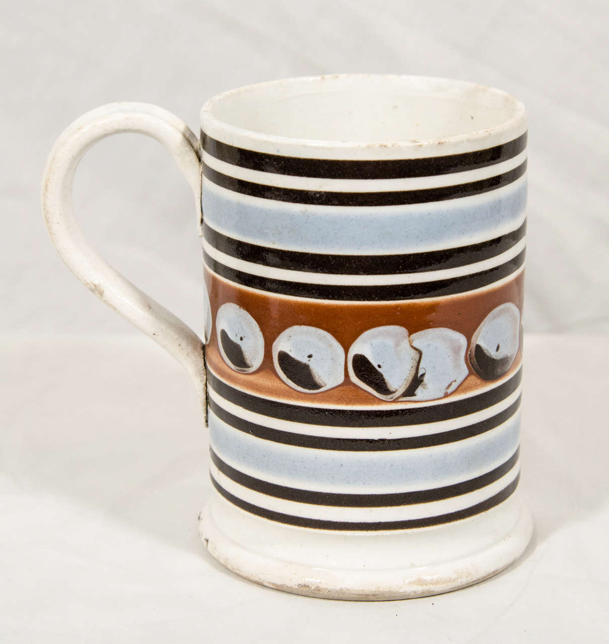 A Mocha Mug with Cat's Eye Decoration