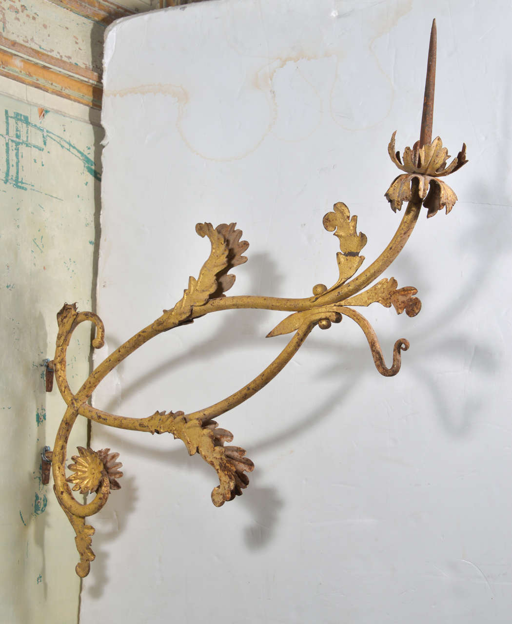 Fabulous pair of Italian gilded sconces from the 18th century.
