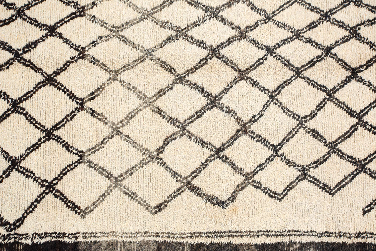 Moroccan Beni Ouarain carpet, white lush organic natural wo, hand woven by women of the Middle Atlas of Morocco. Authentic Moroccan Beni Ouarain tribal rug from the Berber tribes of the Middle Atlas Mountains. Rare vintage lush brown and cream