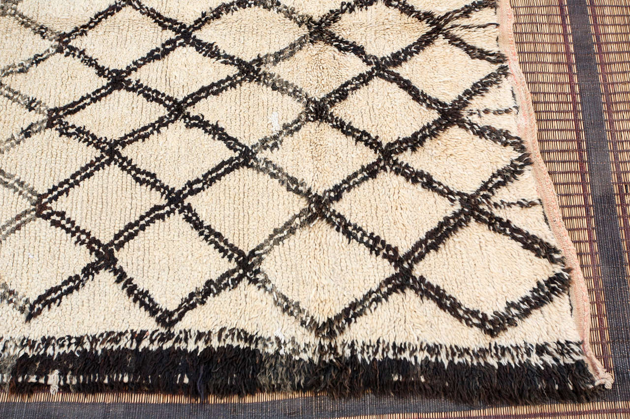 Mid-20th Century Vintage Moroccan Beni Ouarain Berber Rug For Sale