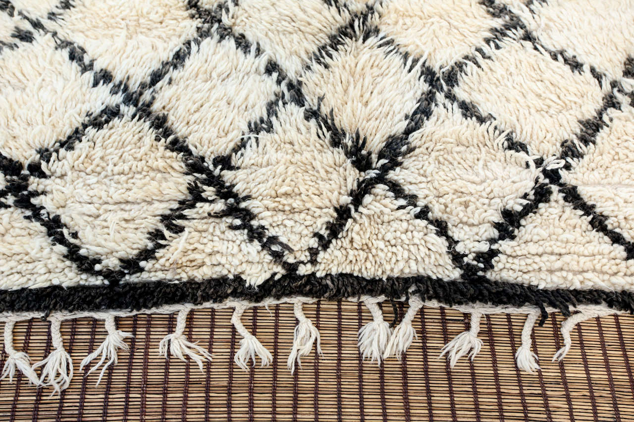 Hand-Woven Vintage Mid Century Beni Ouarain Moroccan Rug