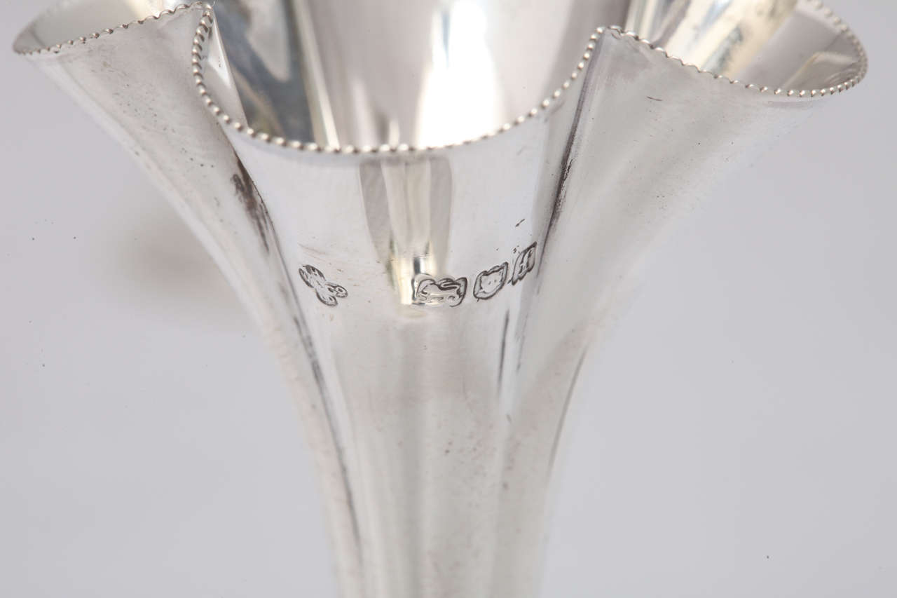Suite of Four Sterling Silver Edwardian Bud Vases In Excellent Condition In New York, NY