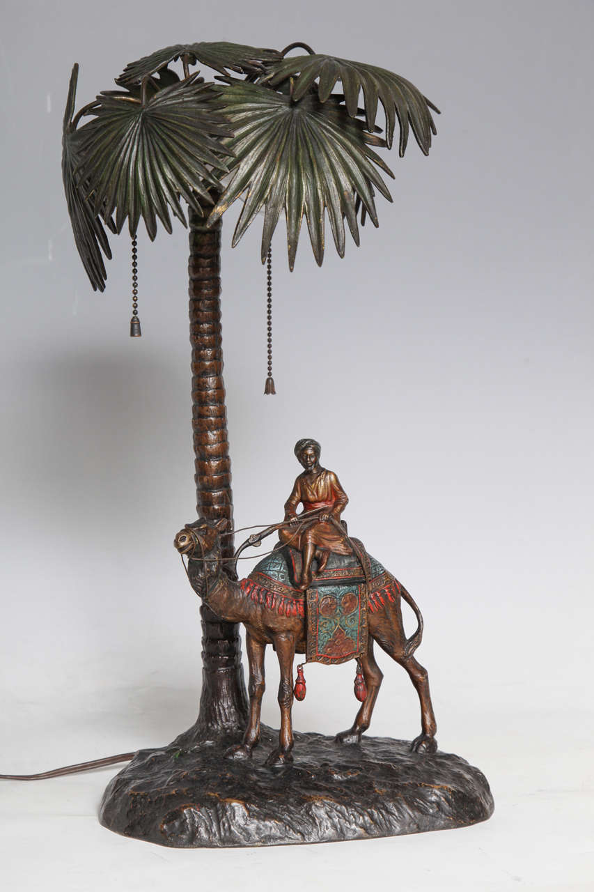 Orientalistische Wiener Lampe aus kalt bemalter Bronze, Bergman zugeschrieben (Maurisch) im Angebot