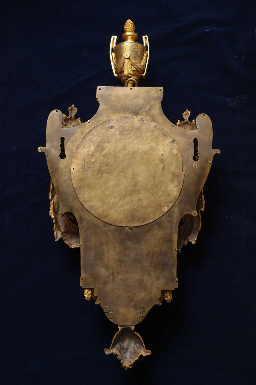 Bronze Ancienne horloge de cartel en bronze doré d'époque Louis XVI, XVIIIe siècle en vente
