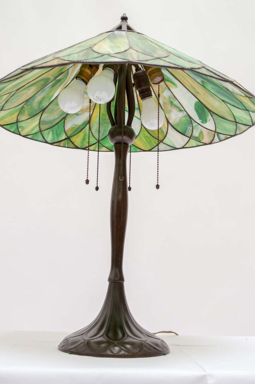 American Leaded Glass Lamp In Excellent Condition For Sale In San Francisco, CA