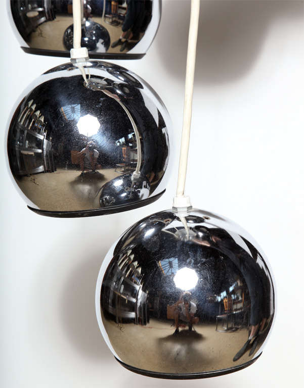 Mid-Century moderno Goffredo Reggiani Ciondolo a cinque piani con globi cromati riflettenti, anni '60 in vendita