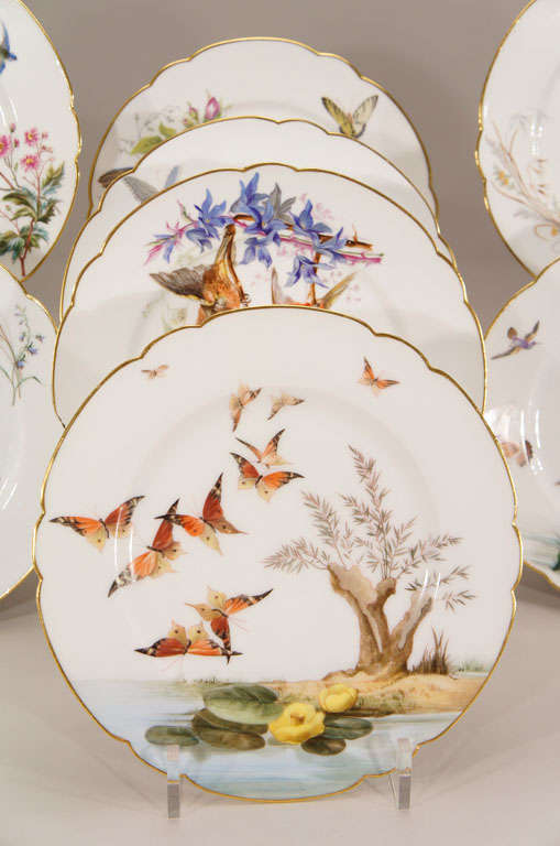 12 assiettes à dessert françaises peintes à la main avec papillons et papillons  Oiseaux en vente 1