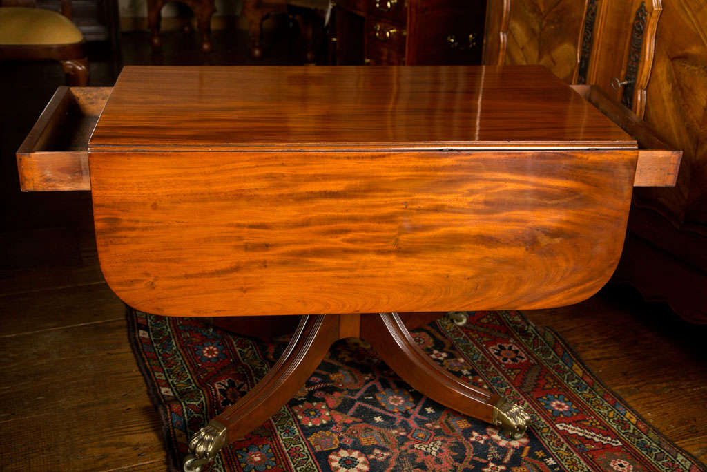 English, Mahogany Drop-Leaf Sofa Table In Excellent Condition For Sale In Woodbury, CT
