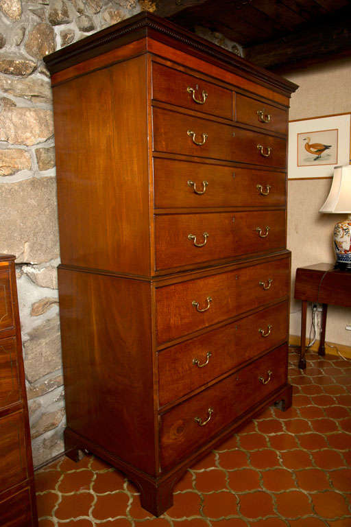 Covered in partridge mahogany (so named for its resemblance to partridge feathers), this chest on chest has a wonderful patina to complement its excellent proportions. Handsome touches like dentil crown moulding and a satinwood frieze serve only to