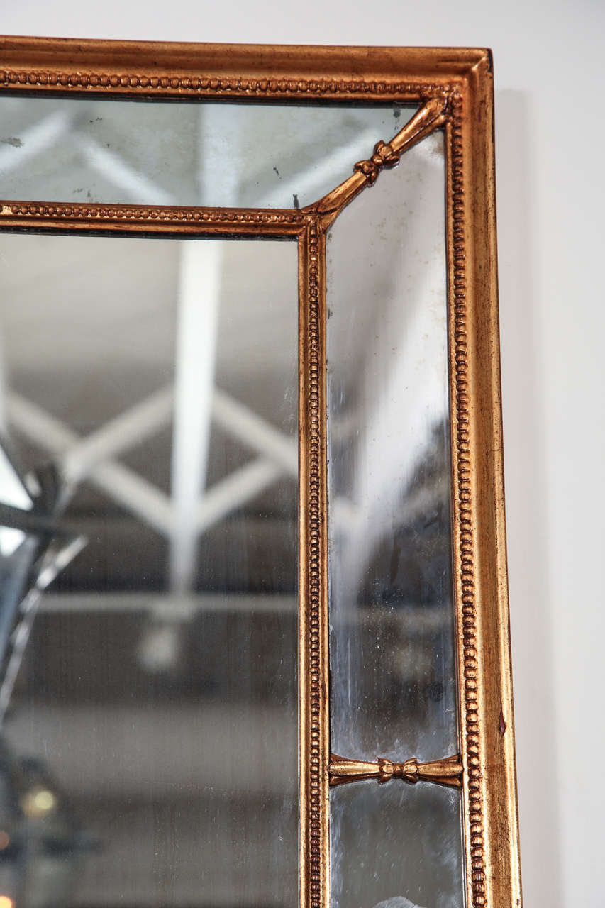 Regency mirror with gilt finished wooden frame.  England, 18th Century. 
29