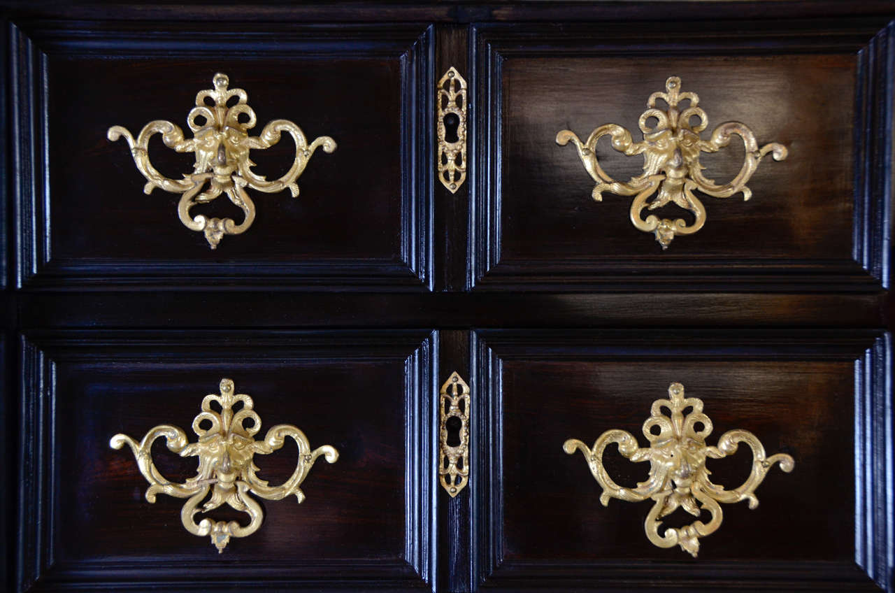An italian 17th century Cabinet In Excellent Condition For Sale In Nice, Cote d' Azur