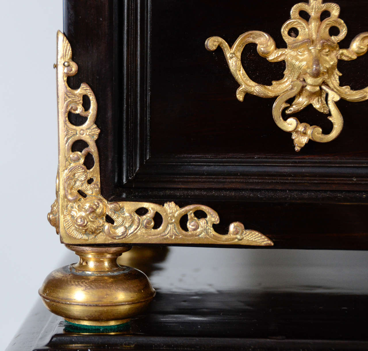 18th Century and Earlier An italian 17th century Cabinet For Sale