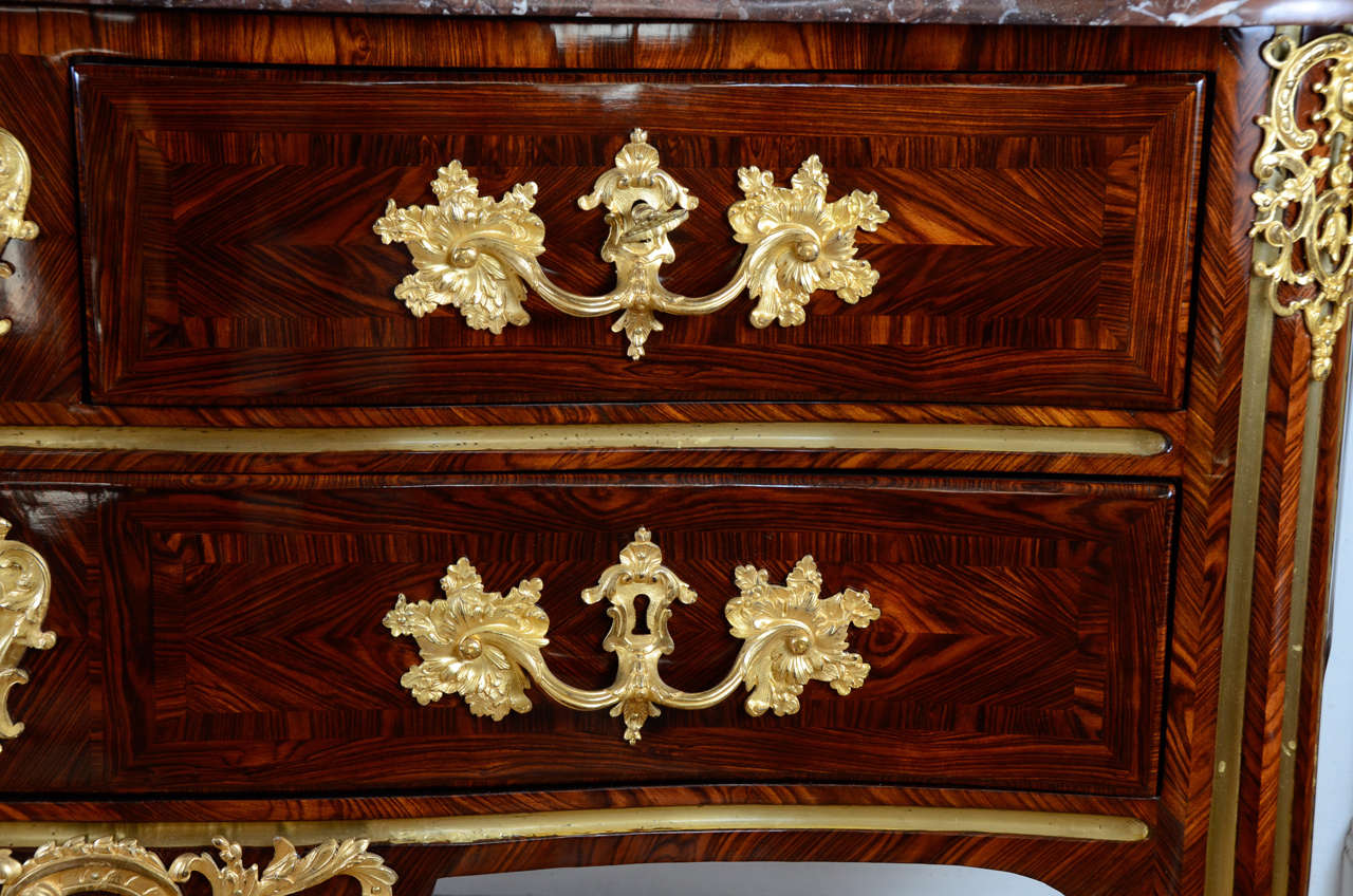 A Regence Ormoulu-Mounted and Brass Inlaid Kingwood Commode In Good Condition In Nice, Cote d' Azur