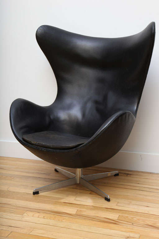 Vintage Egg Chair In Original Black, Black Leather Egg Chair