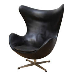 Vintage Egg Chair in Original schwarzem Leder von Arne Jacobsen