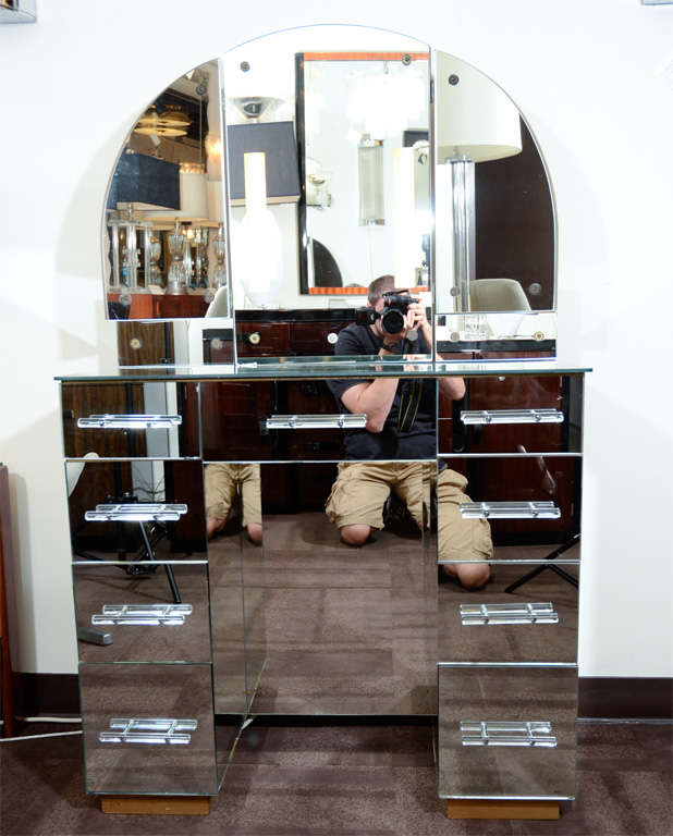 Stunning 1940s Hollywood Mirrored Vanity with Backlit Trifold