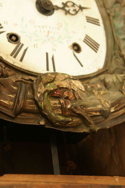 Milieu du XIXe siècle. Horloge provinciale française de style Louis XV à boîtier Morbier en vente 2