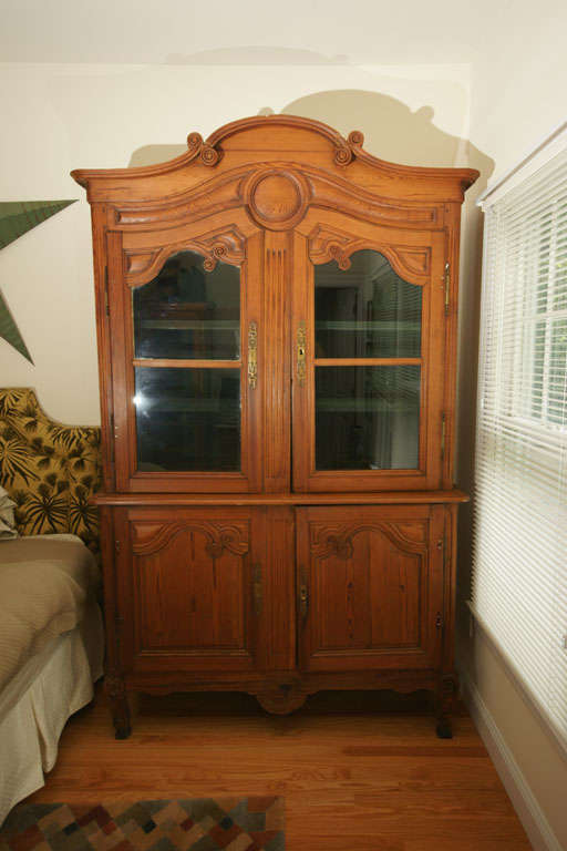 Early 19thC. French Provincial Pitch Pine Louis XV Style 4 Door Hutch For Sale 2