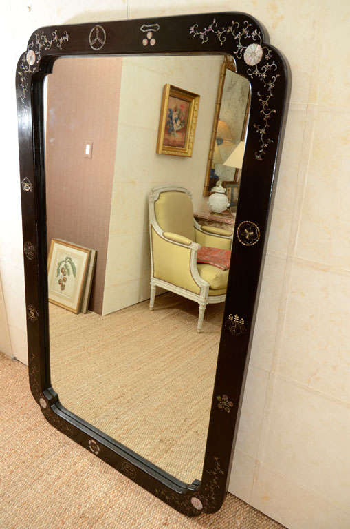 Japanese Art Deco Lacquered Mirror with Inlaid Mon 3