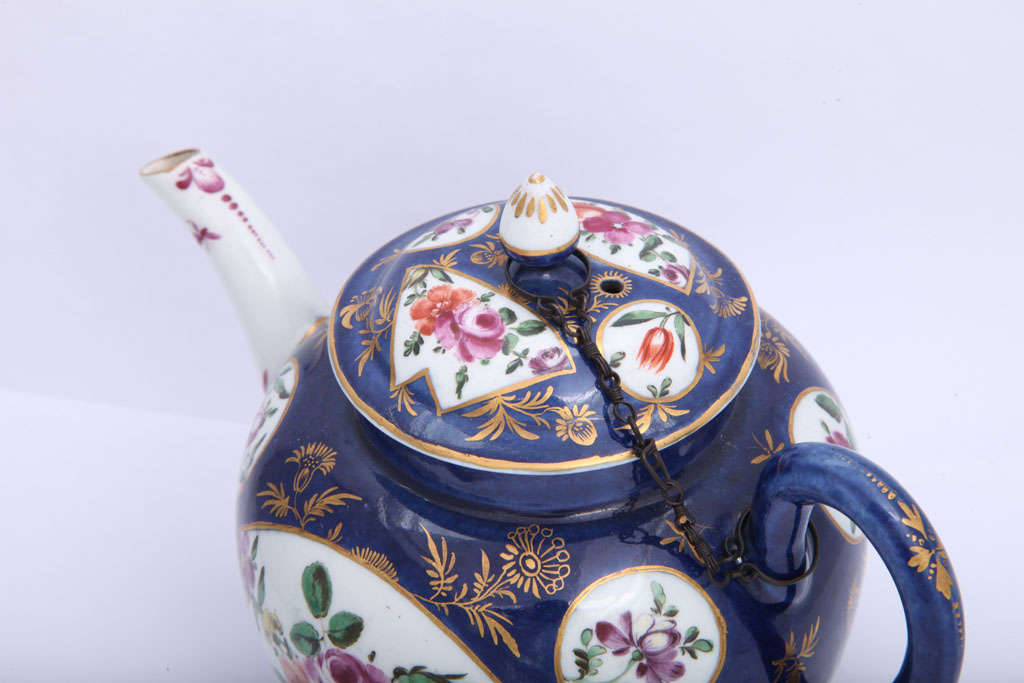 Rare First Period Worcester Porcelain Powder Blue Ground teapot For Sale 1