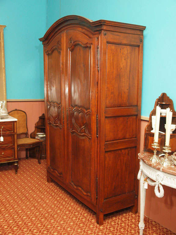 18th Century French Walnut Armoire For Sale 4
