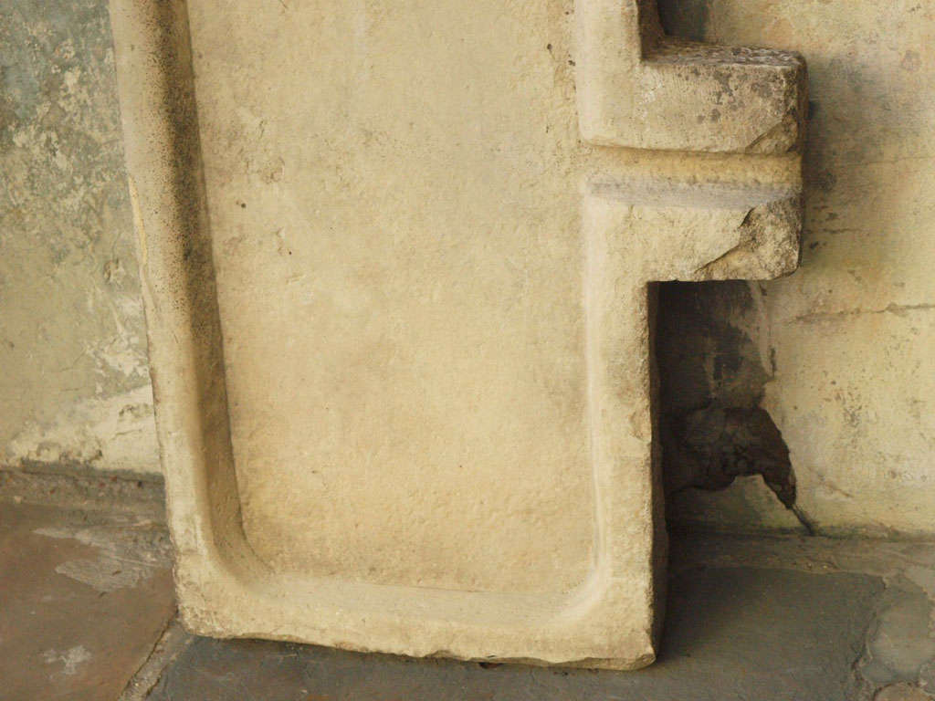 Exceptional 18th Century Stone Sink In Good Condition For Sale In New Orleans, LA