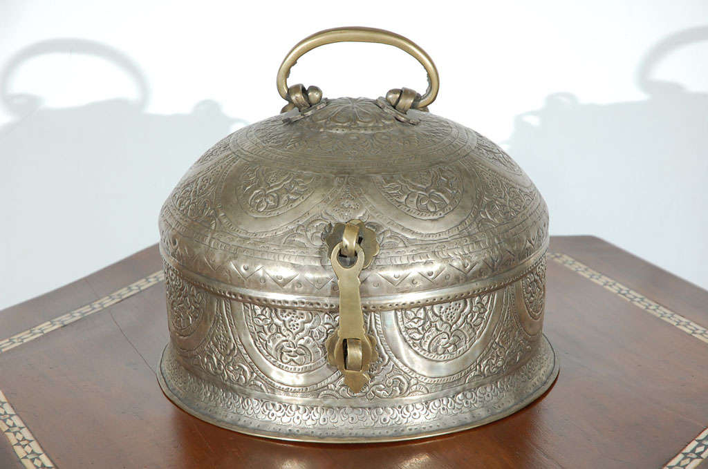Beautiful brass plated hand hammered Turkish brass box with lid.<br />
Probably used as a jewelry box, or Ottoman treasure chest.<br />
<br />
<br />
Mosaik provides Antiques,Art Deco, Moorish Style, Spanish, African, Islamic Art, Arabian,