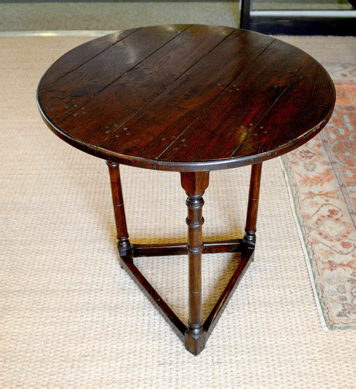 Poynings Clover Leaf Pub Table In Excellent Condition For Sale In Atlanta, GA