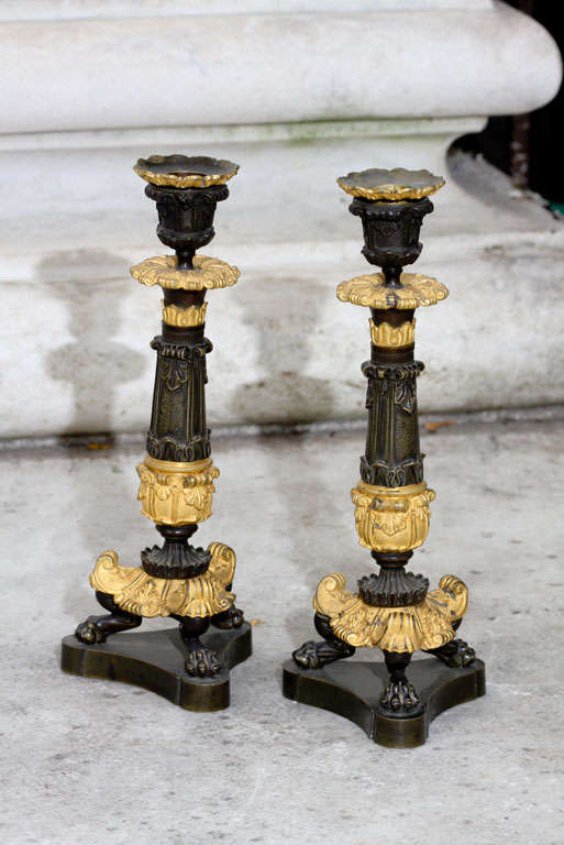 Candelieri Napoleone III in bronzo dorato e patinato in vendita 2
