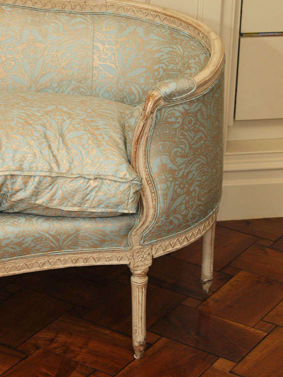 Swedish Gustavian Settee with Fortuny Upholstery For Sale