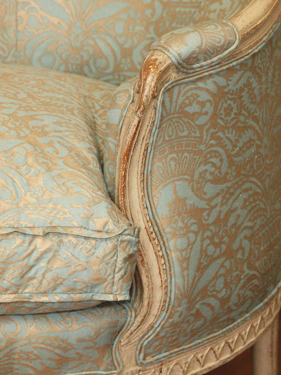 Gustavian Settee with Fortuny Upholstery In Excellent Condition For Sale In New Orleans, LA