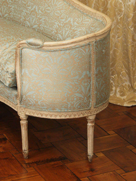 Gustavian Settee with Fortuny Upholstery For Sale 3