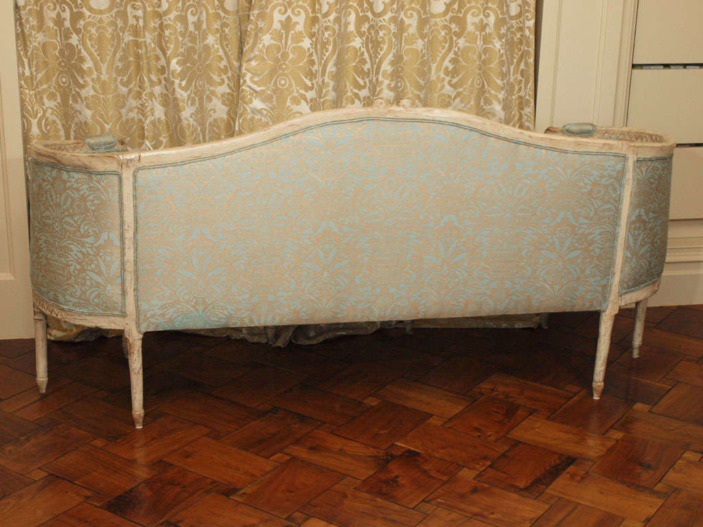 Gustavian Settee with Fortuny Upholstery For Sale 4