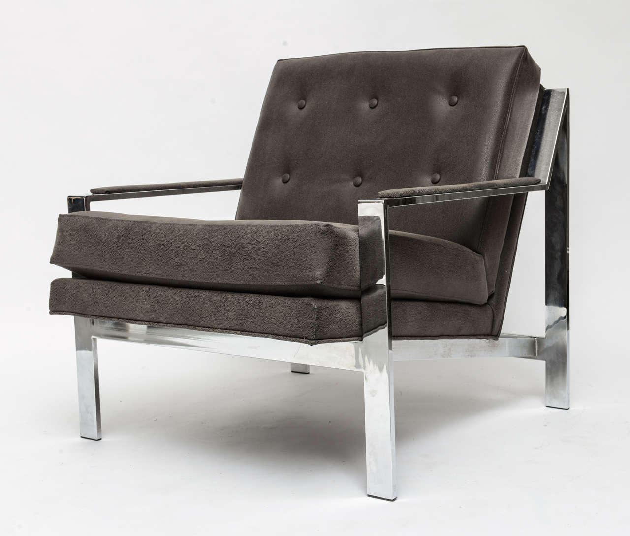 Chaise longue en chrome de Cy Mann avec un nouveau revêtement en daim.