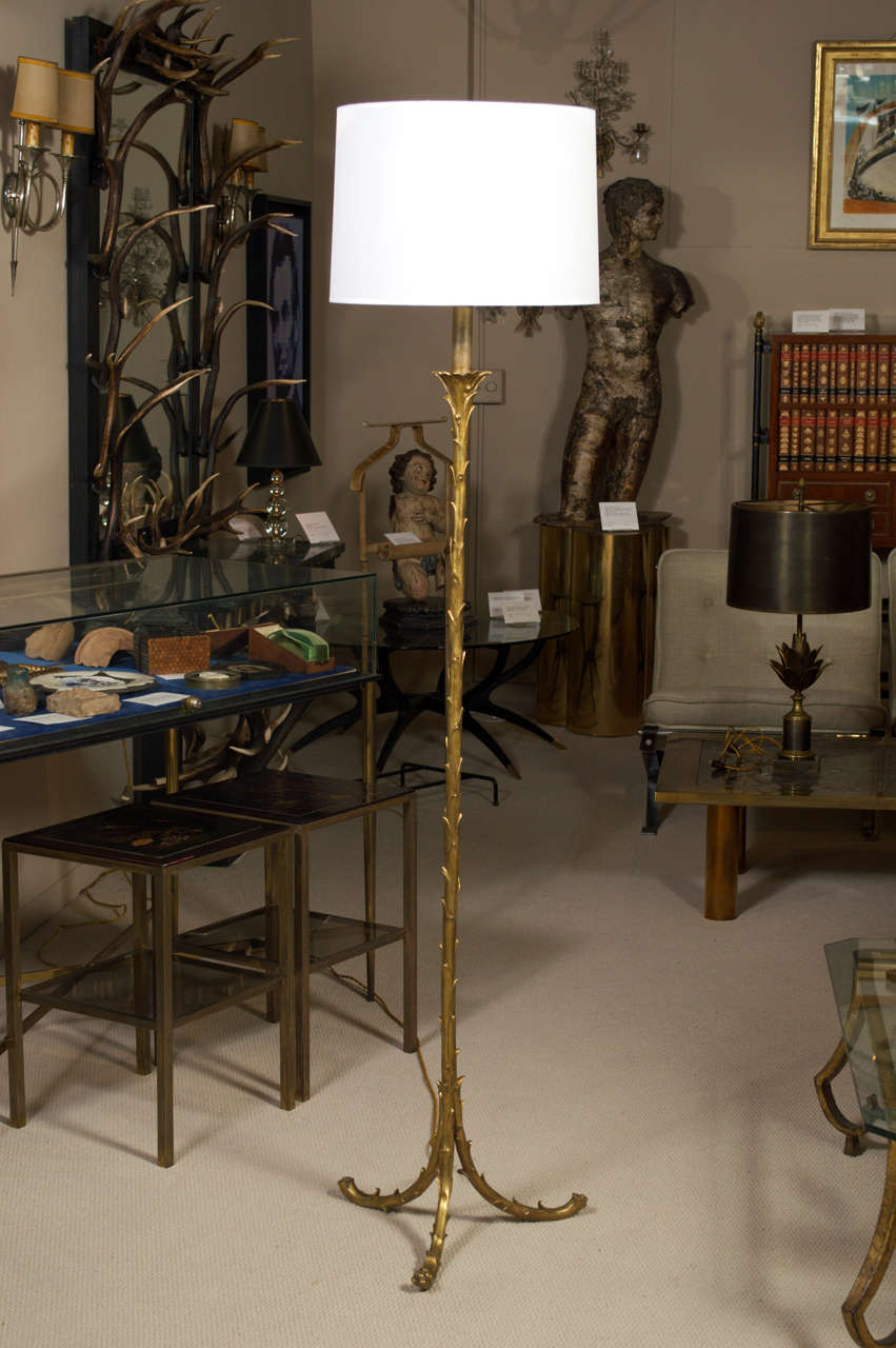 An elegant floorlamp by Maison BAGUES,
beautifully executed in bronze, with detailed palm-leaf motif and graceful tripod base.
France - circa 1960