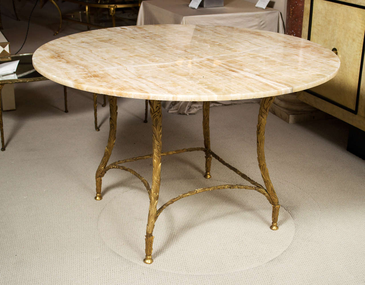 An exceptional center table by Maison BAGUES, with beautifully executed gilt-bronze, palm leaf-motif, bronze base and onyx top.
France - circa 1960