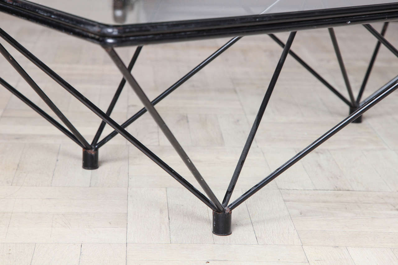 20th Century Black Steel and Glass Coffee Table For Sale 4