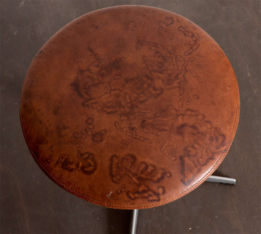 The oxford stool by Arne Jacobsen for Fritz Hansen. Signed with molded mark to underside. Leather has a beautiful patina.